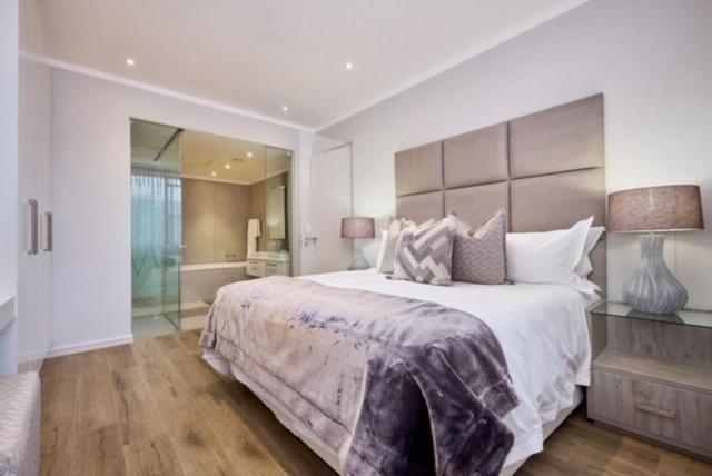 Modern Luxury Furnished In Sandton Joanesburgo