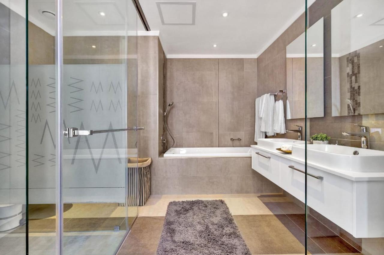 Apartamento Modern Luxury Furnished In Sandton Joanesburgo