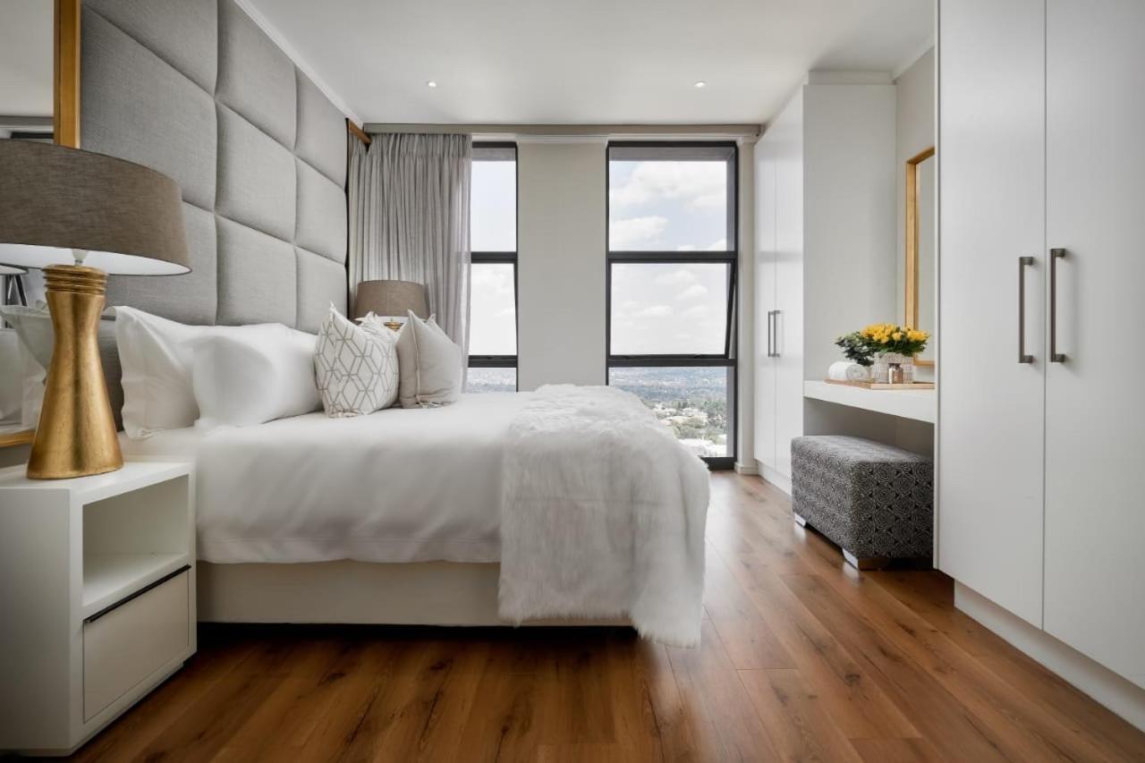Modern Luxury Furnished In Sandton * Joanesburgo