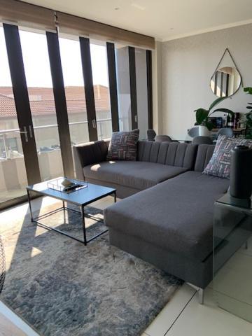 Modern Luxury Furnished In Sandton Joanesburgo